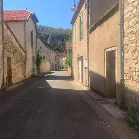Lovely House In Quiet Hamlet On Banks Of The Lot Holiday home *